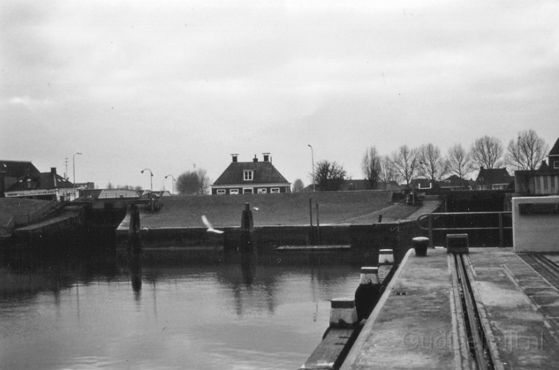 Damsterkade richting van Buren sluisjes.jpg
